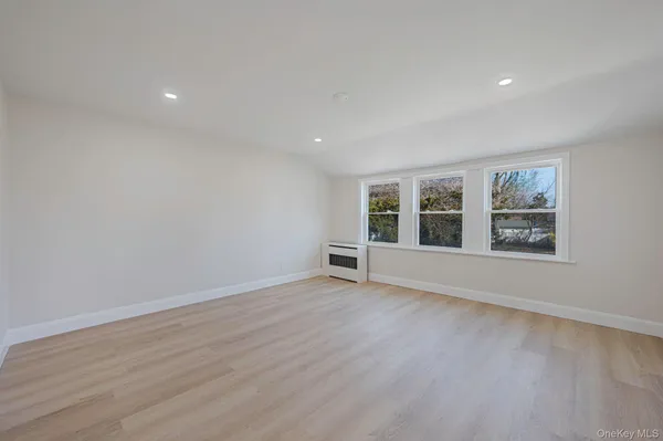 $700,000 | 17 Riverside Street, Amityville, NY 11701