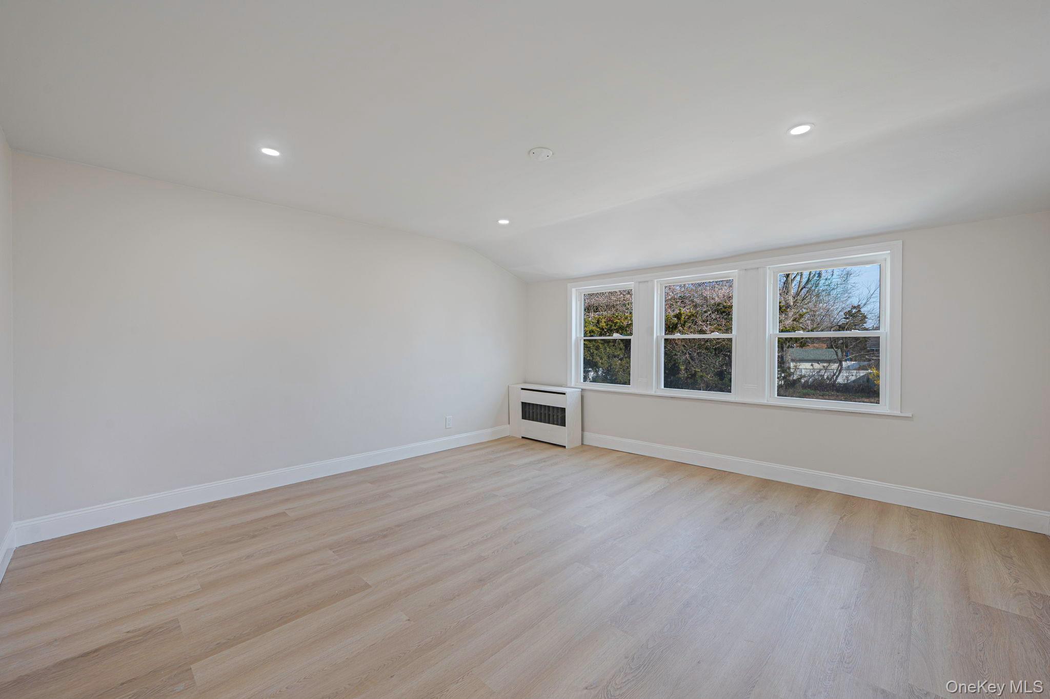 17 Riverside Street Amityville, NY 11701 - Photo 19 of 40