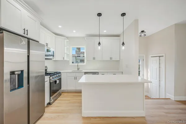 $700,000 | 17 Riverside Street, Amityville, NY 11701