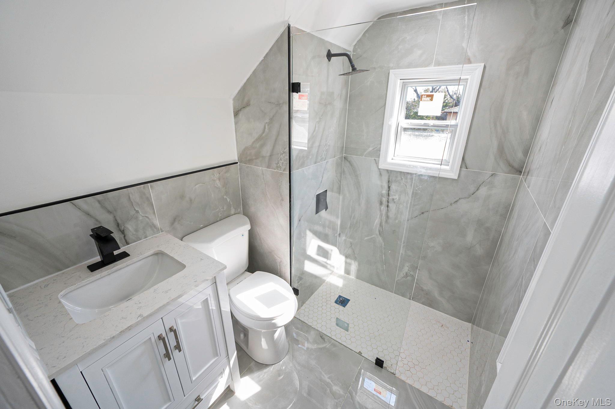 17 Riverside Street Amityville, NY 11701 - Photo 21 of 40