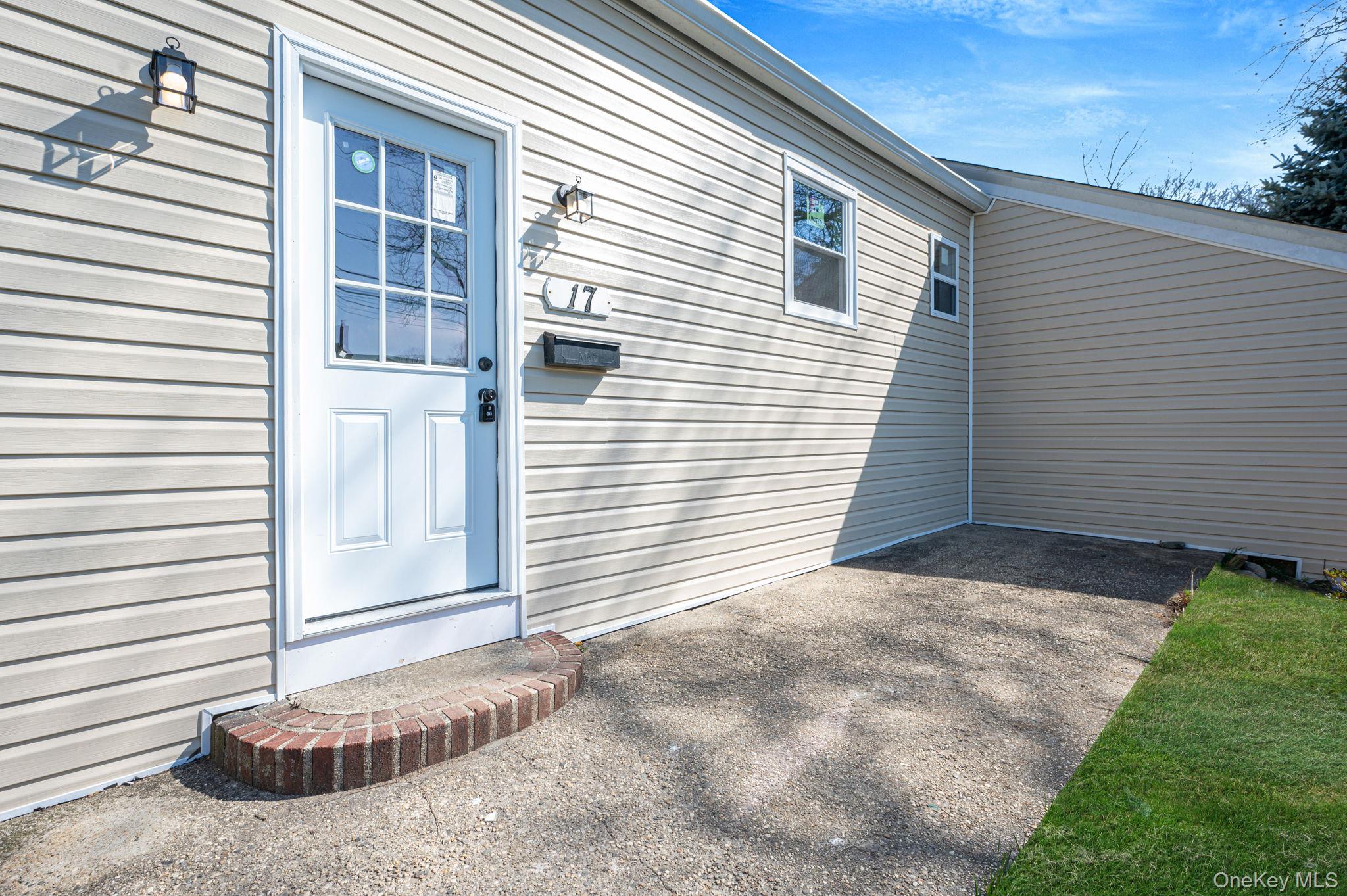 17 Riverside Street Amityville, NY 11701 - Photo 26 of 40