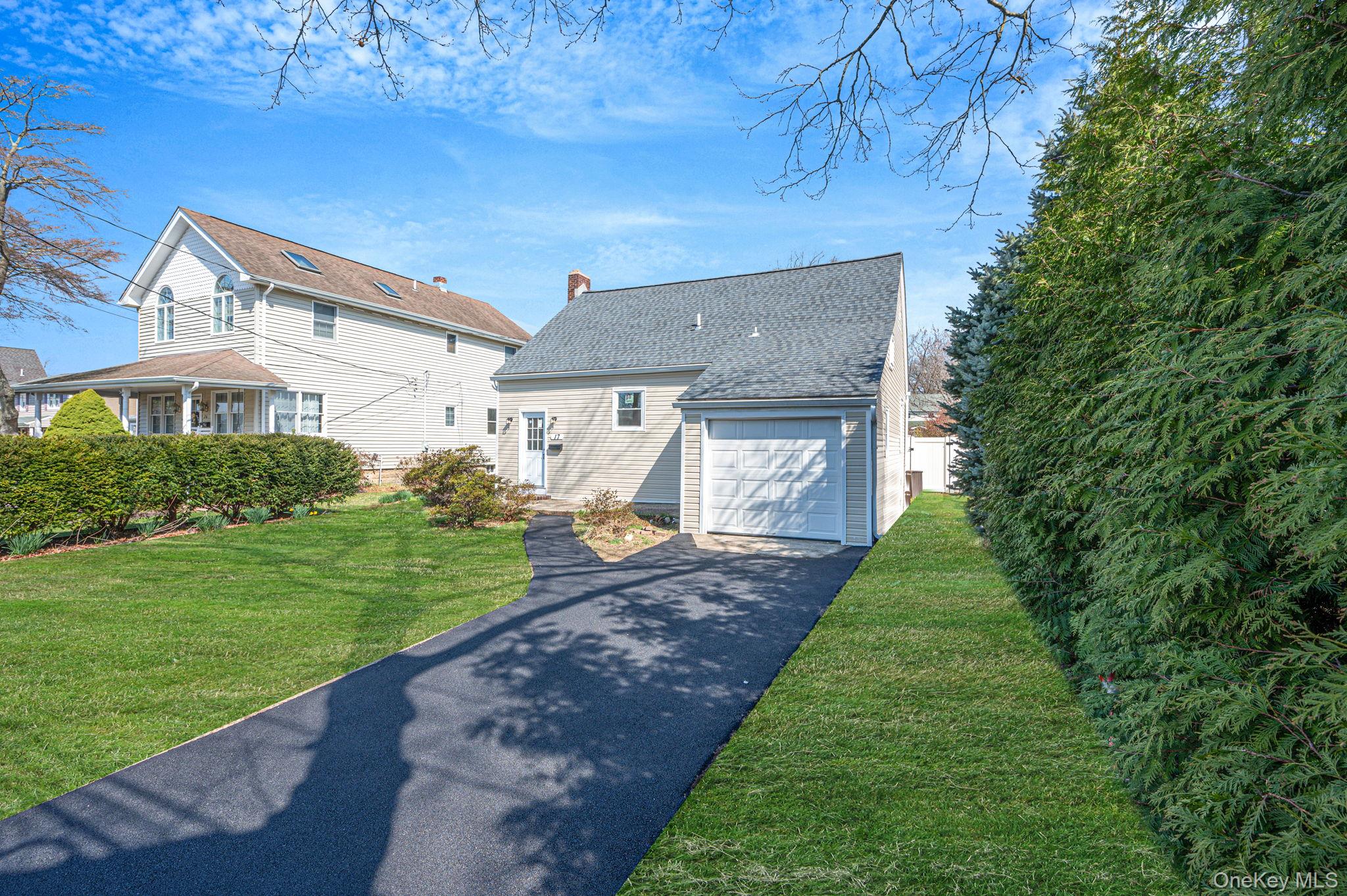 17 Riverside Street Amityville, NY 11701 - Photo 28 of 40