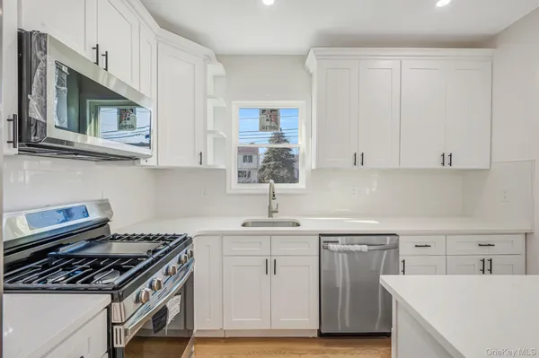 $700,000 | 17 Riverside Street, Amityville, NY 11701