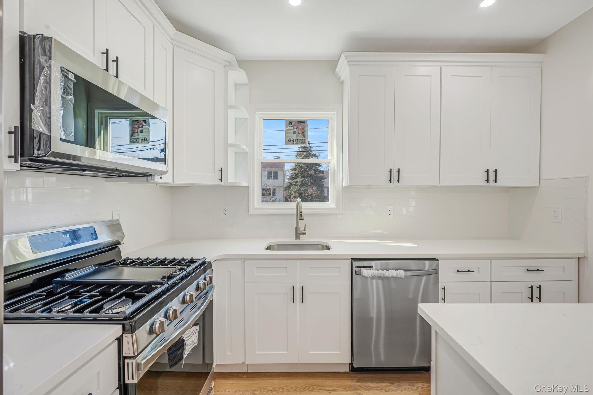 17 Riverside Street Amityville, NY 11701 - Photo 3 of 40