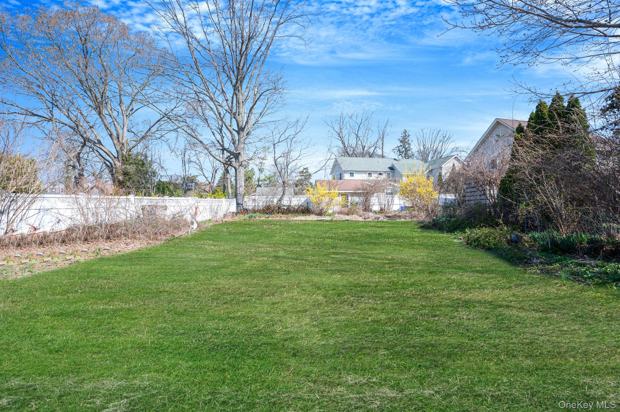 17 Riverside Street Amityville, NY 11701 - Photo 33 of 40