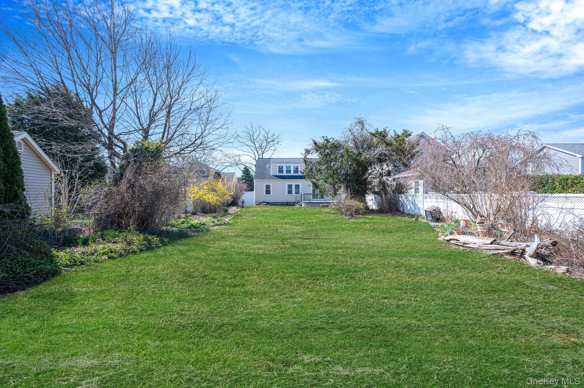 17 Riverside Street Amityville, NY 11701 - Photo 34 of 40