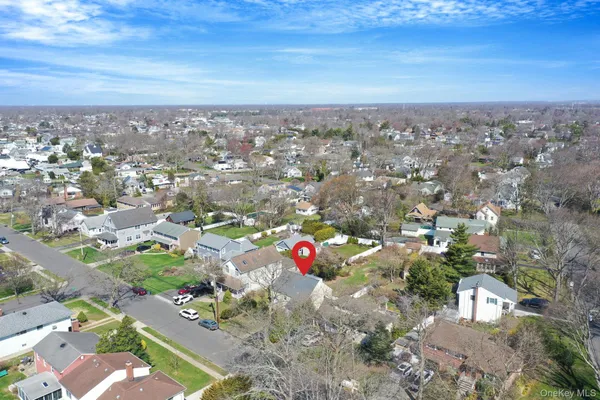 $700,000 | 17 Riverside Street, Amityville, NY 11701