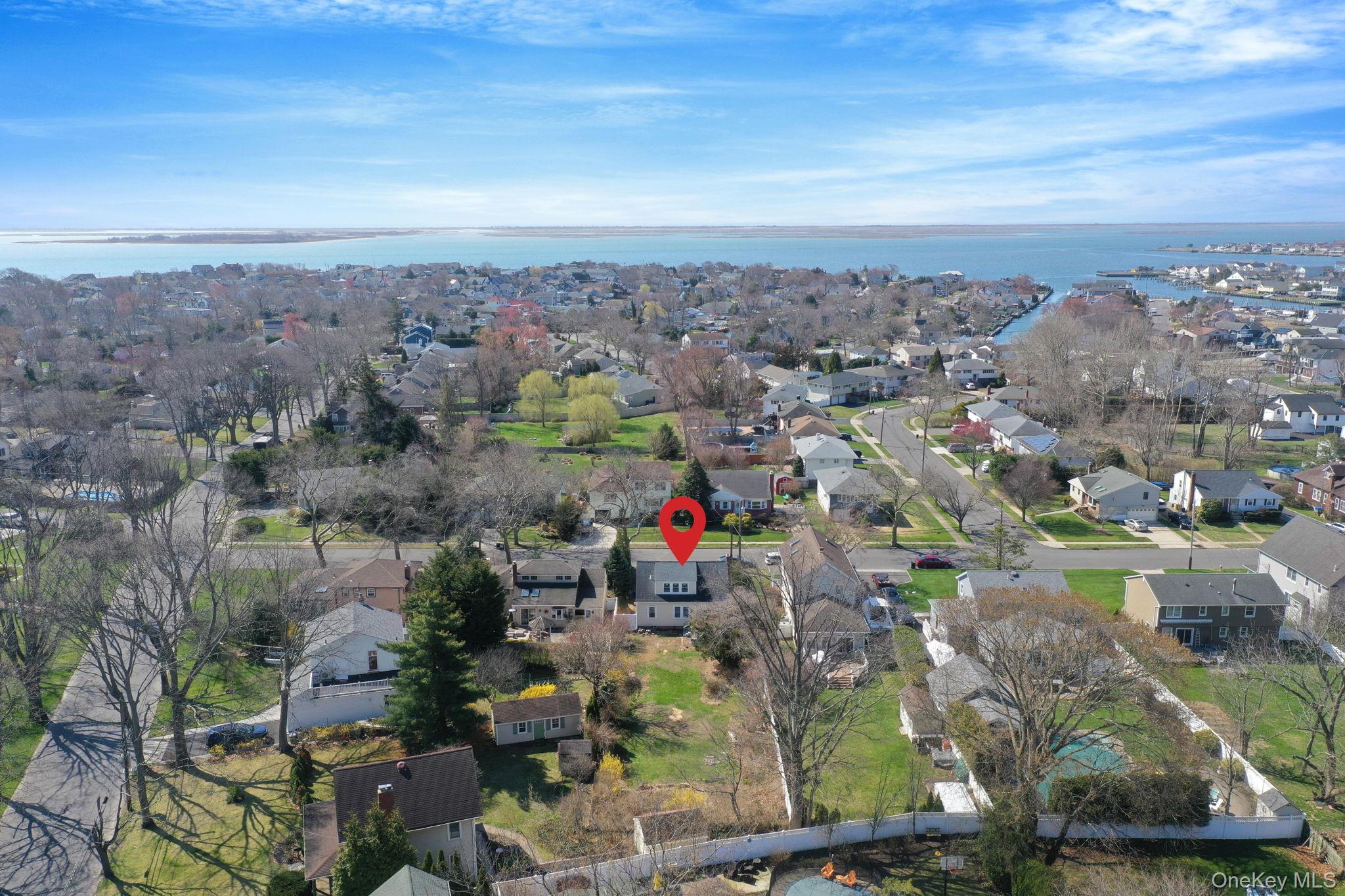 17 Riverside Street Amityville, NY 11701 - Photo 37 of 40