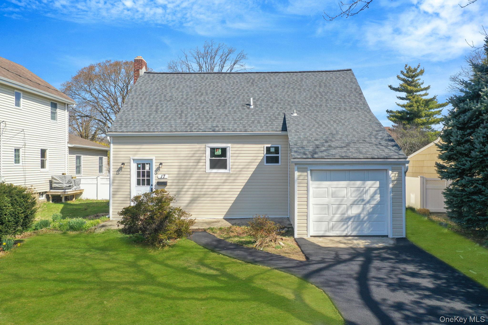 17 Riverside Street Amityville, NY 11701 - Photo 40 of 40