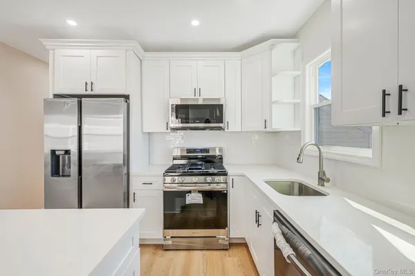 $700,000 | 17 Riverside Street, Amityville, NY 11701