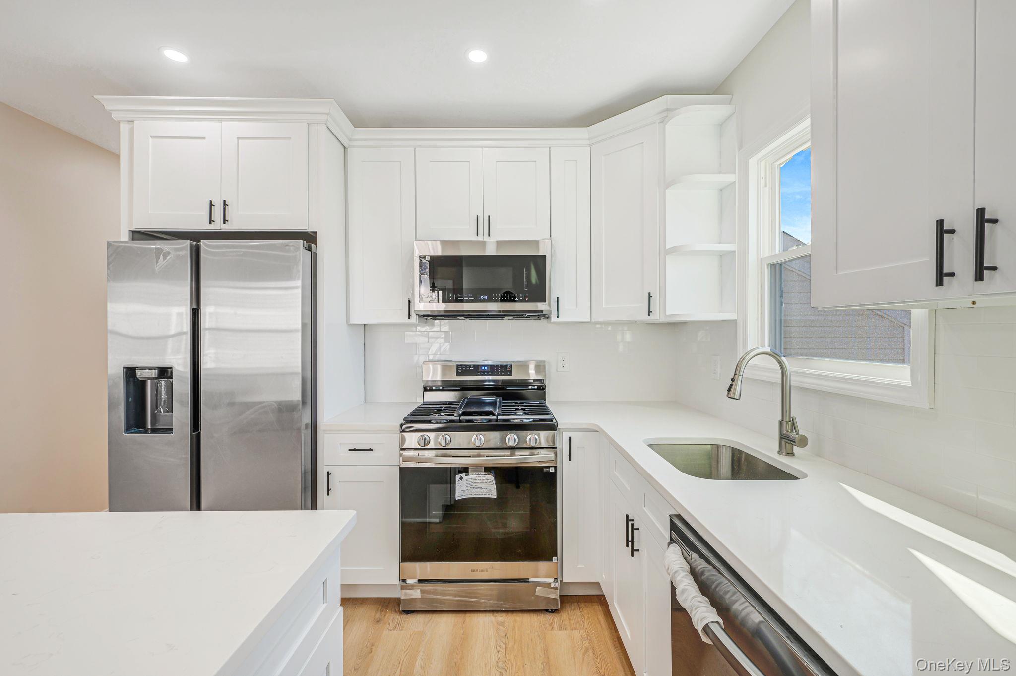 17 Riverside Street Amityville, NY 11701 - Photo 4 of 40