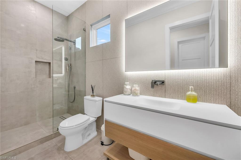 3190 Crayton Road Naples, FL 34103 - Photo 32 of 48 5th bathroom