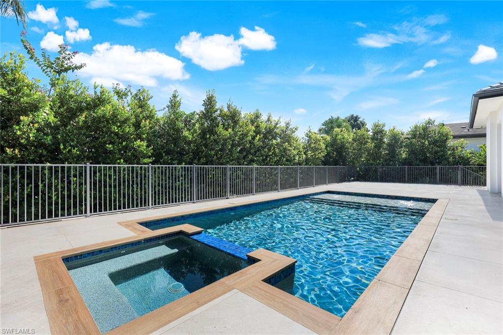 3190 Crayton Road Naples, FL 34103 - Photo 41 of 45