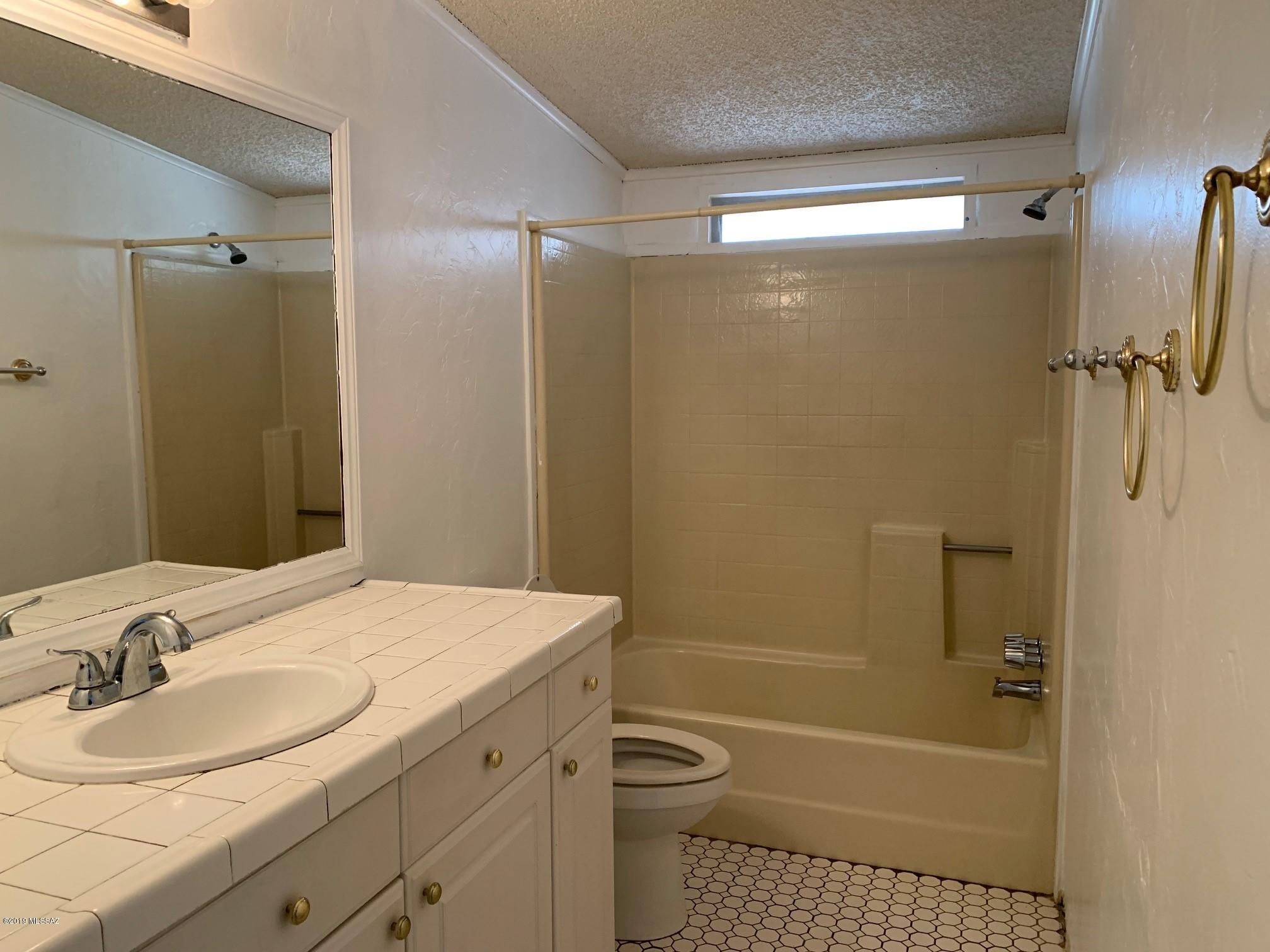 13498 North Adonis Road Marana, AZ 85658 - Photo 18 of 34