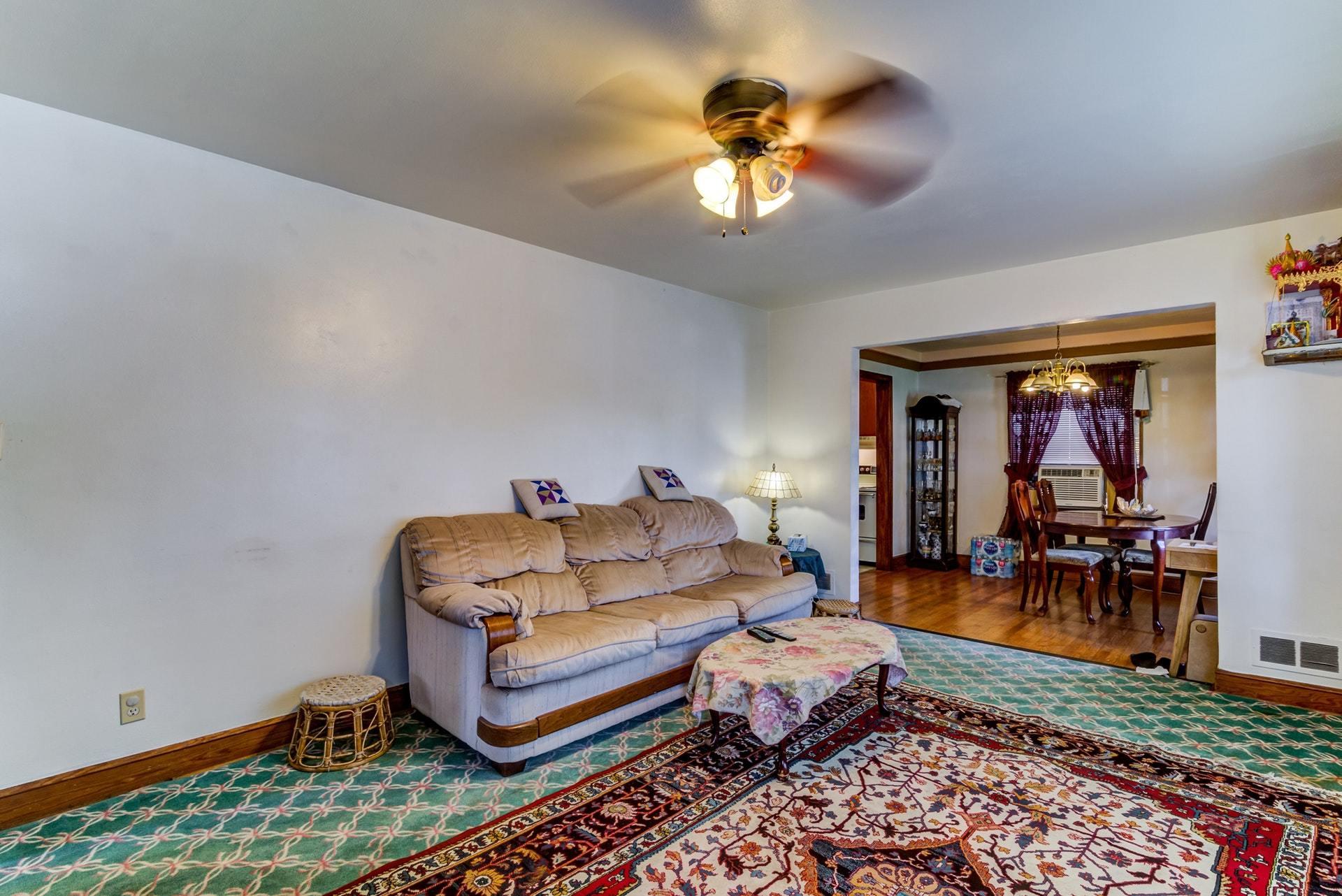 430 Fieldale Road Northeast Roanoke, VA 24012 - Photo 5 of 39 Living Room