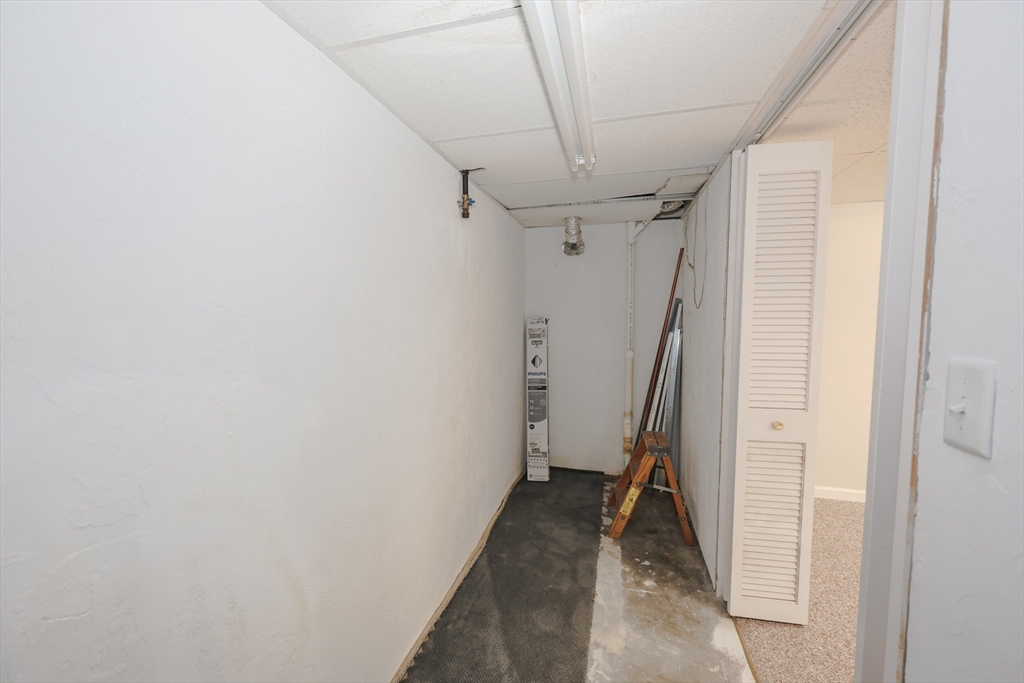 24 B Rockingham Street, Unit 14 Lowell, MA 01852 - Photo 35 of 42 Gallery Image 35
