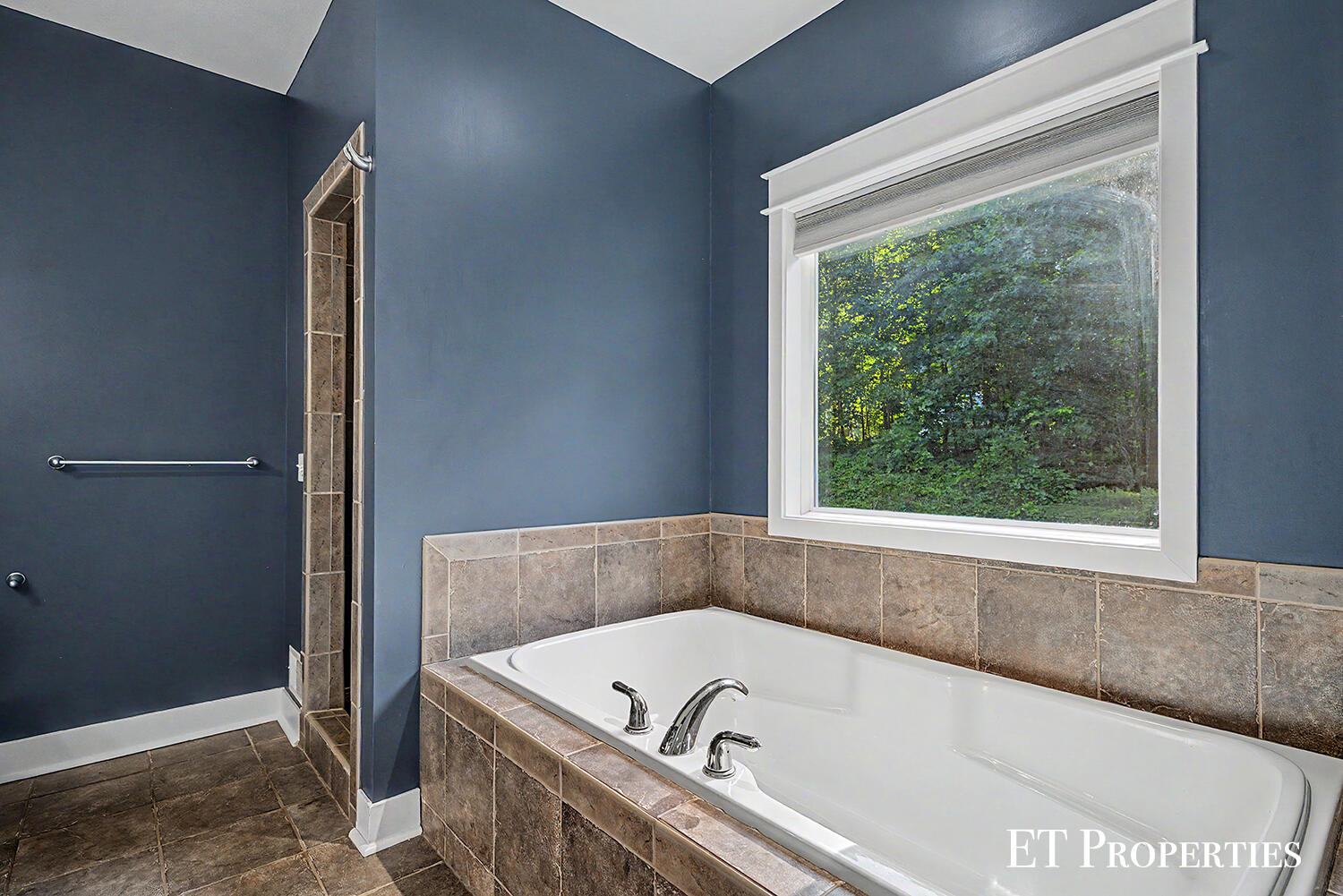 7801 Cascade Road Southeast Grand Rapids, MI 49546 - Photo 15 of 40 217A0808