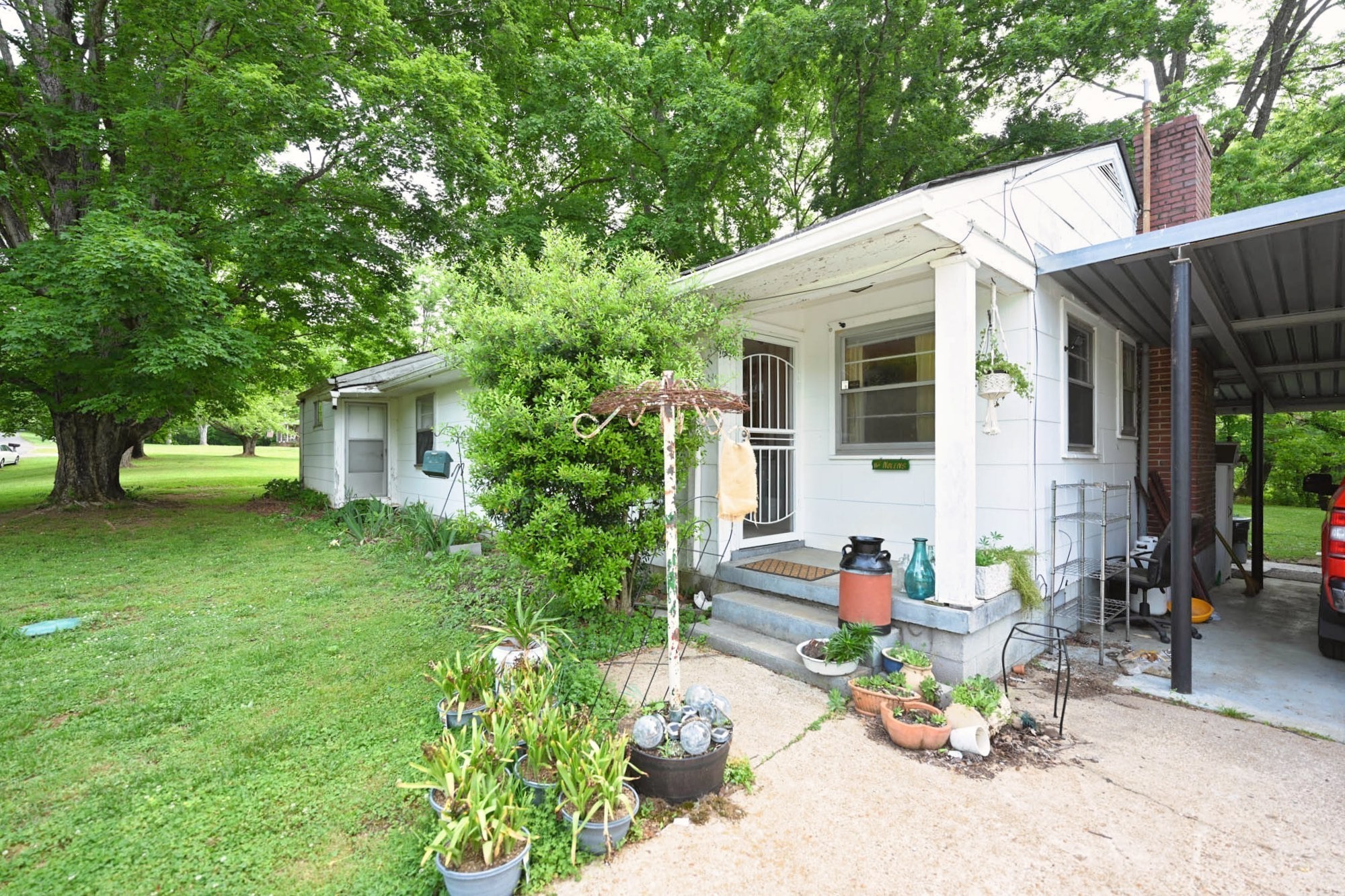 a view of a house with backyard sitting area and garden