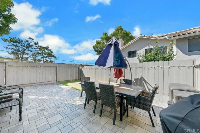 a view of house with backyard and furniture