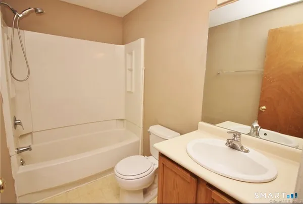 $2,400 | 37 Summersweet Drive, Unit 37, Glastonbury, CT 06033