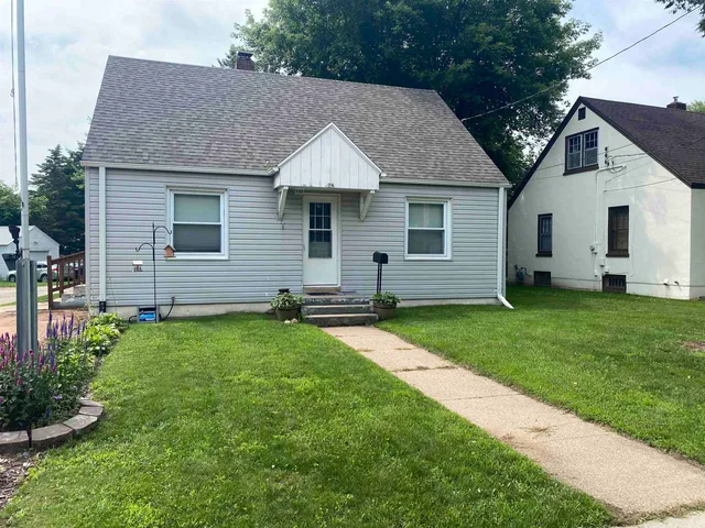$160,000 | 74 16th Street, Clintonville, WI 54929