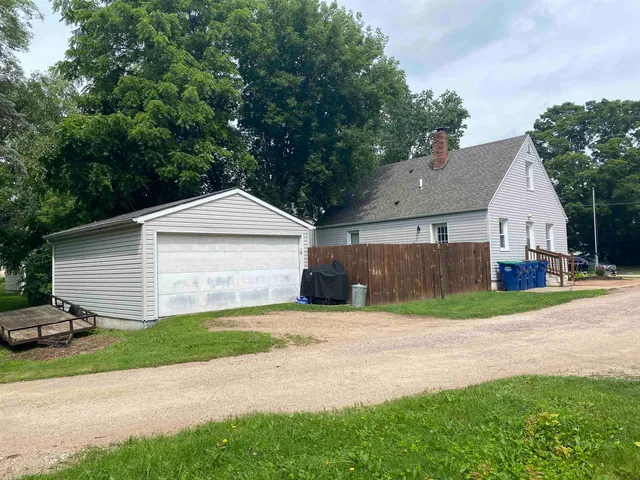 $160,000 | 74 16th Street, Clintonville, WI 54929