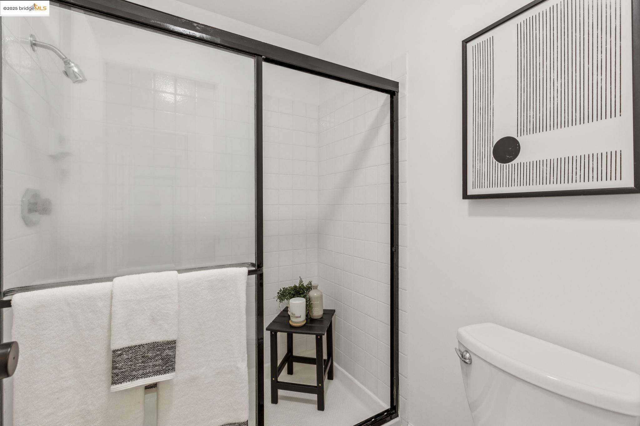 545 Pierce Street, Unit 1206 Albany, CA 94706 - Photo 28 of 44 a bathroom with a shower curtain
