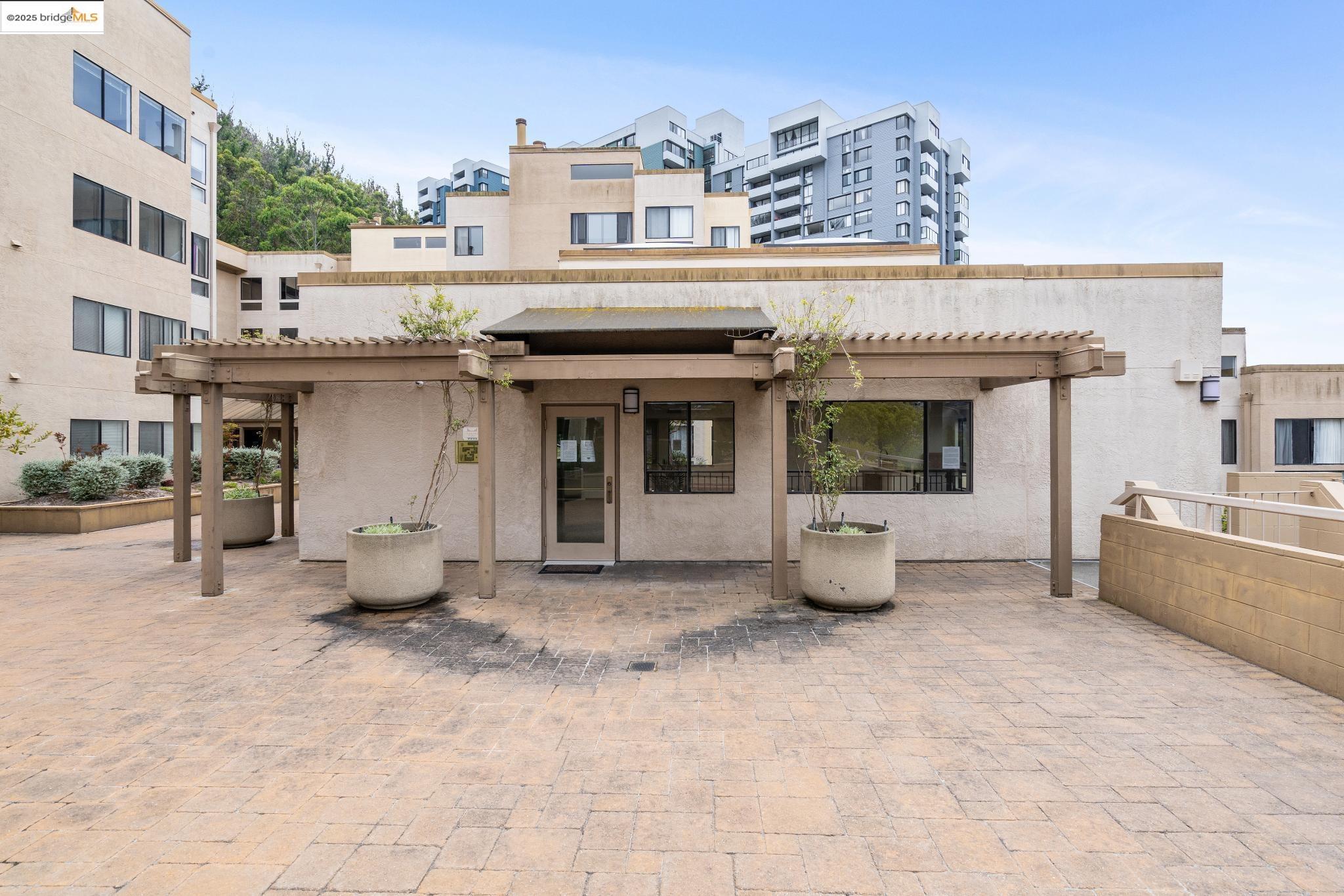 545 Pierce Street, Unit 1206 Albany, CA 94706 - Photo 38 of 44 a view of a building with sitting area