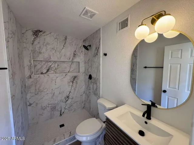 $299,999 | 20228 North 21st Avenue, Phoenix, AZ 85027