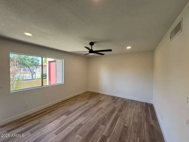 $299,999 | 20228 North 21st Avenue, Phoenix, AZ 85027