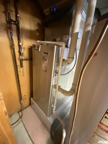 $139,900 | 166 Park Plaza Drive, Canton, IL 61520