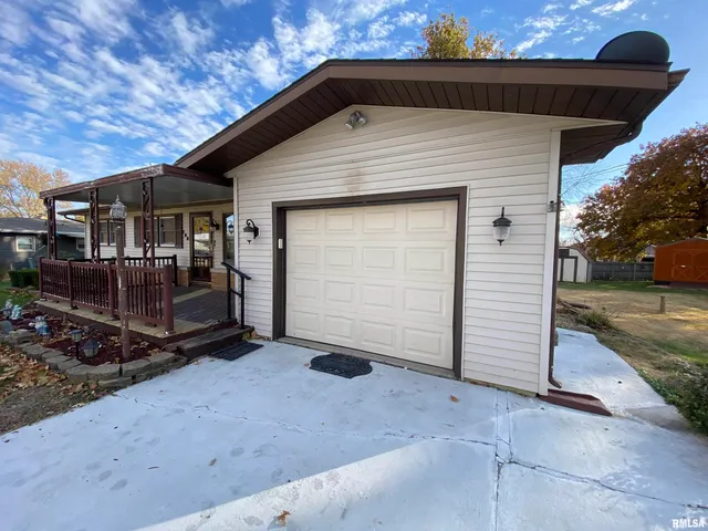 $139,900 | 166 Park Plaza Drive, Canton, IL 61520