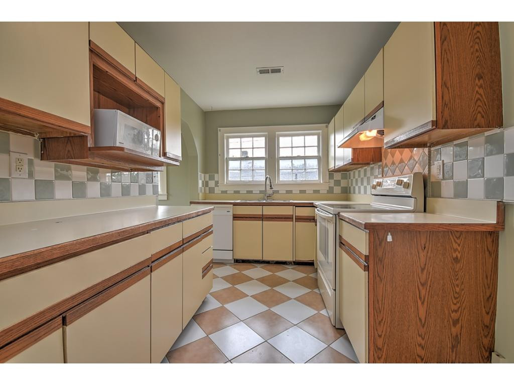 2112 Old Lewis Road Johnson City, TN 37601 - Photo 15 of 36 Photo 15