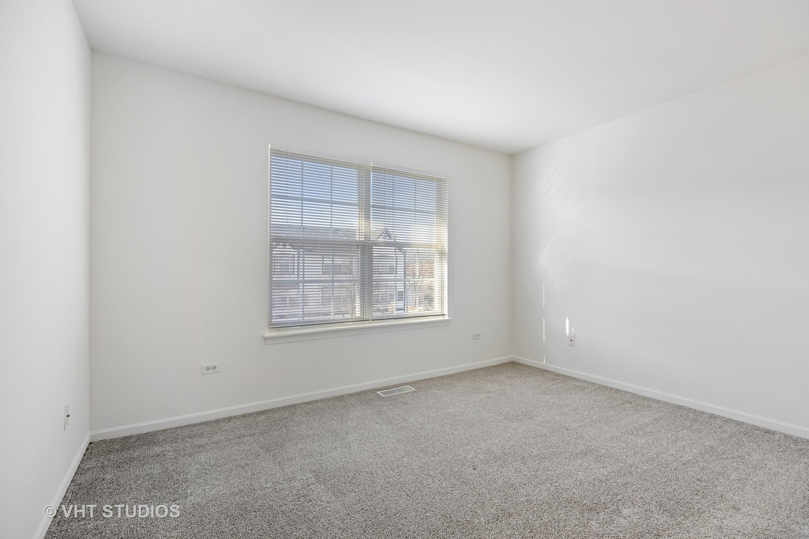 304 Sibelius Court, Unit 304 Wheaton, IL 60189 - Photo 45 of 60 an empty room with a window