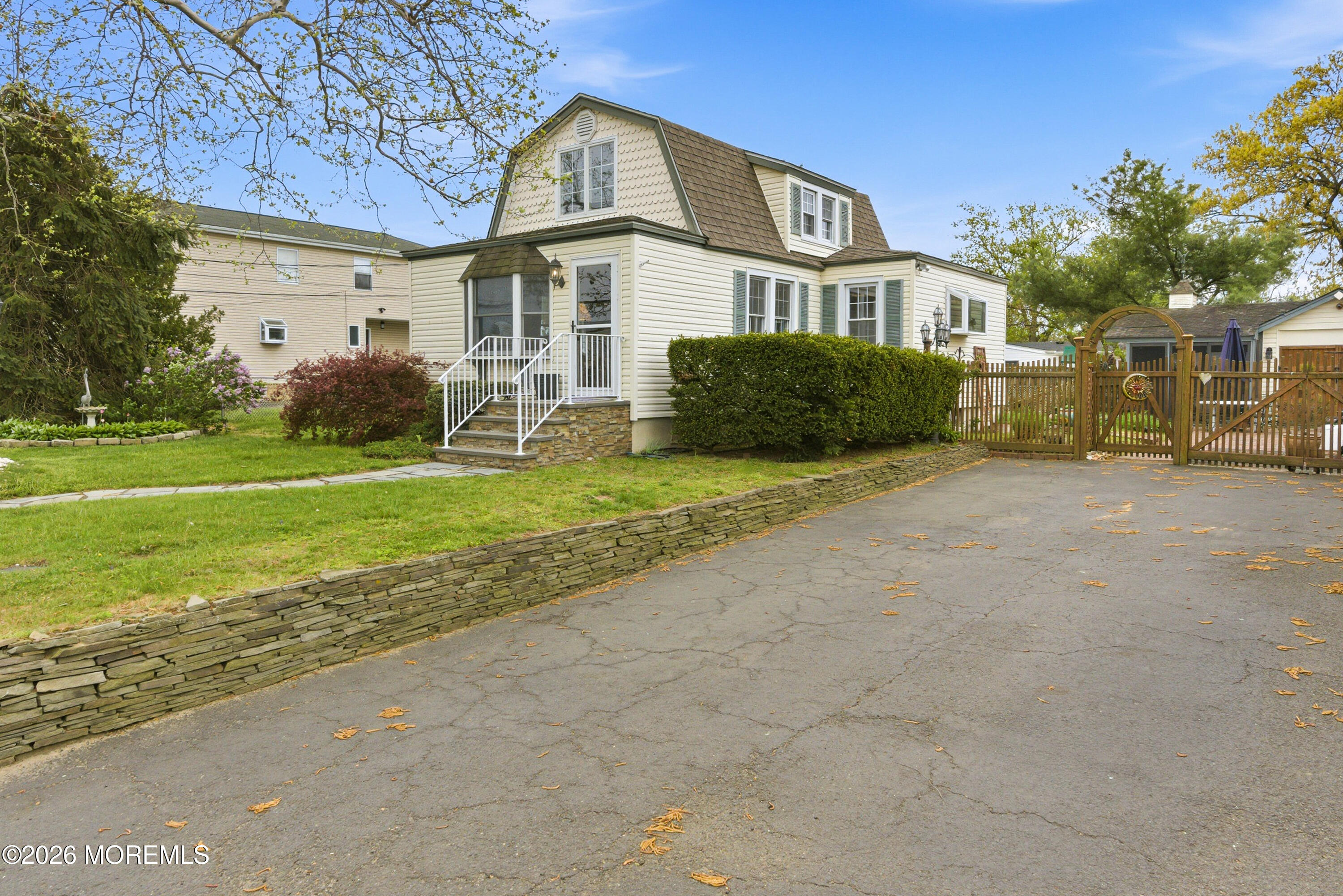 a view of a yard in front of a house