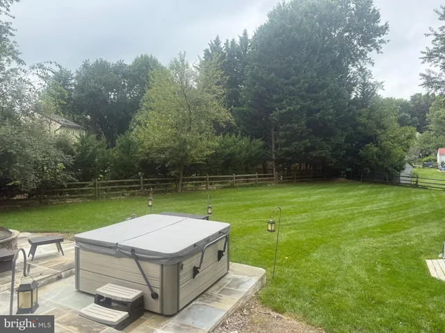 a view of a pathway both side of the house