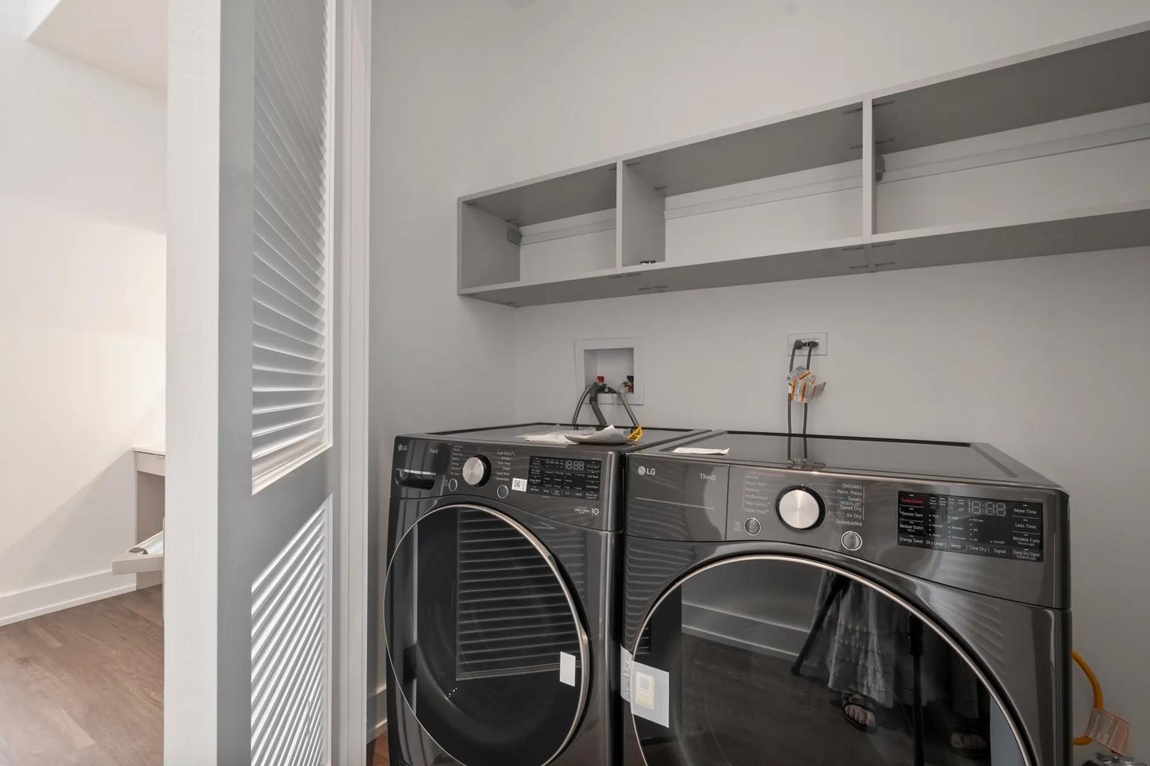 728 Waukegan Road, Unit 206 Deerfield, IL 60015 - Photo 11 of 18 a utility room with dryer and washer