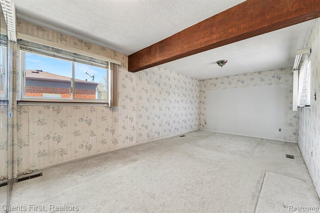 22952 Tuck Road Farmington, MI 48336 - Photo 13 of 29 Gallery Image 13