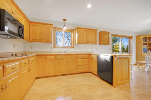 $515,000 | 13561 279th Street, Lindstrom, MN 55045