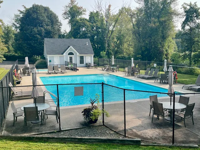 a view of yard with tree