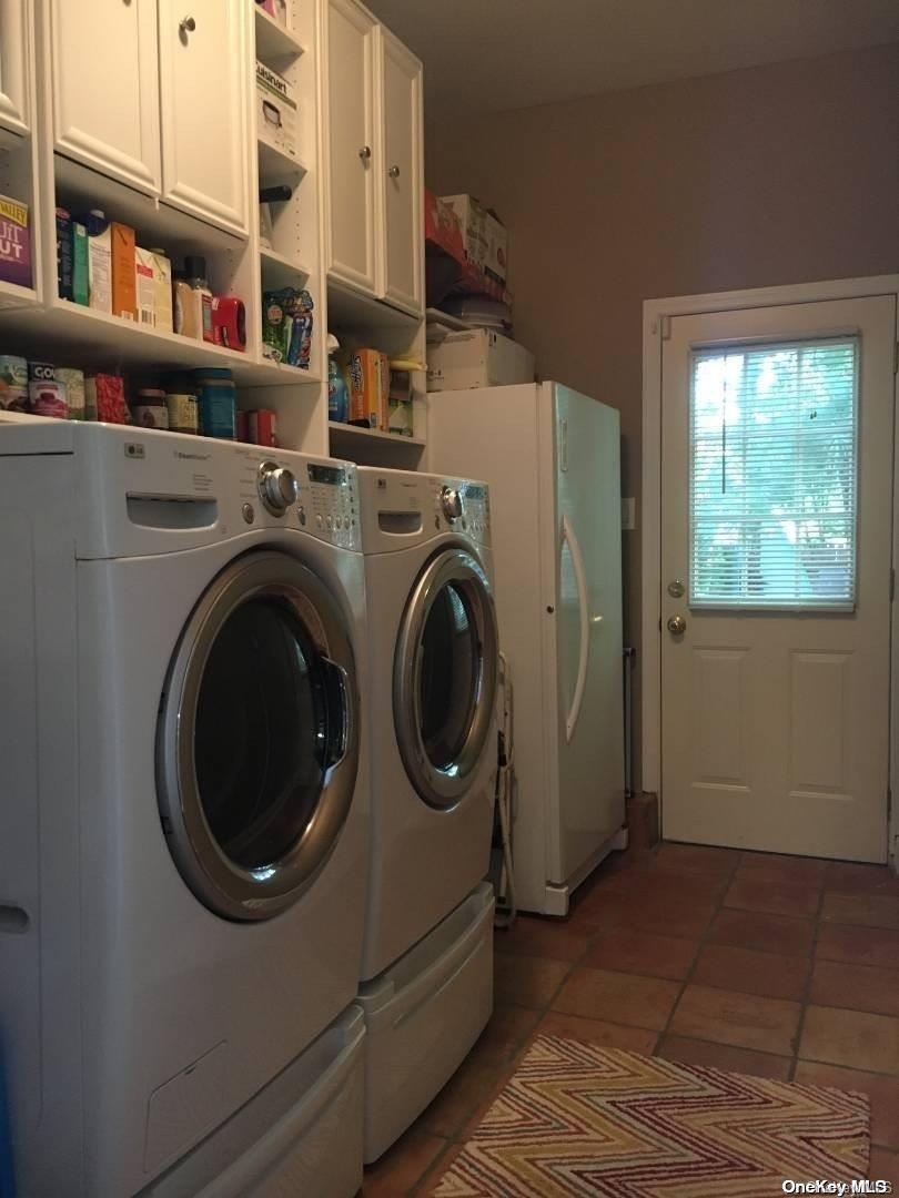 114 Spinney Road East Quogue, NY 11942 - Photo 14 of 15 a utility room with dryer and washer