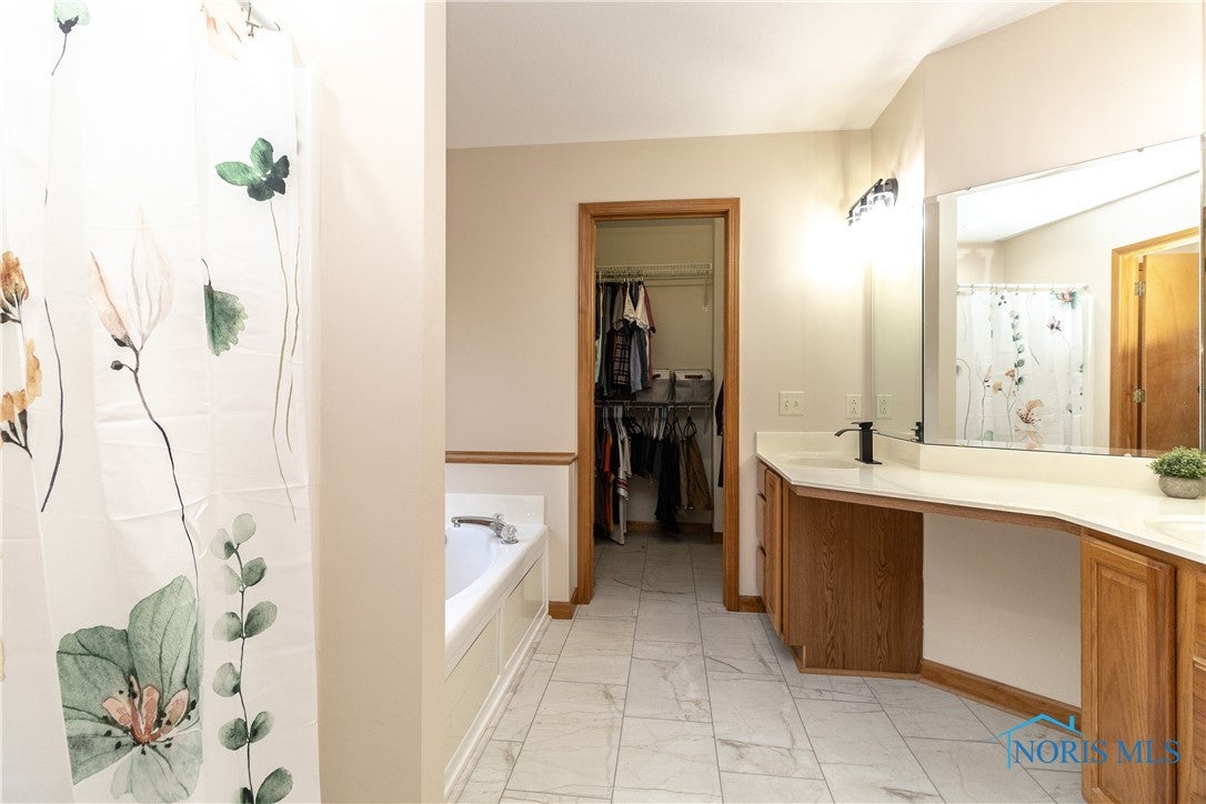 7100 Timber Ridge Court Sylvania, OH 43560 - Photo 26 of 49 Primary bath/dual vanity/walk in closet