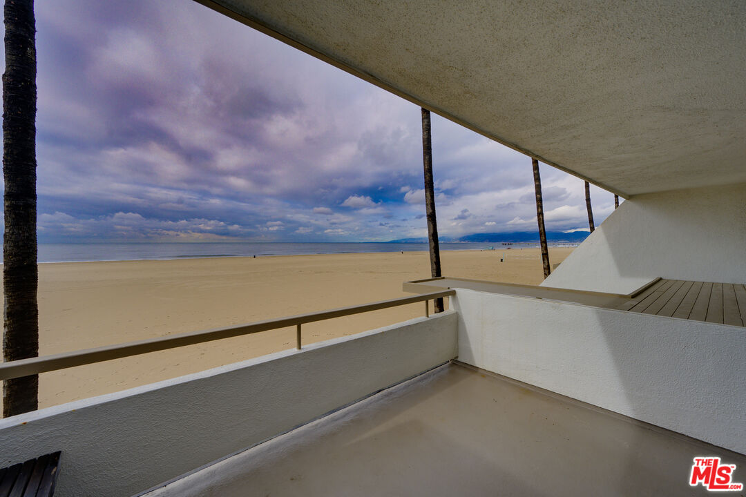 6 Northstar Street, Unit 207, Marina del Rey, CA 90292 Compass