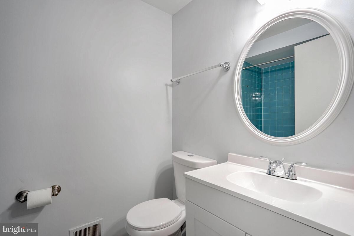 14004 Pond View Road Silver Spring, MD 20905 - Photo 22 of 33 Powder Room