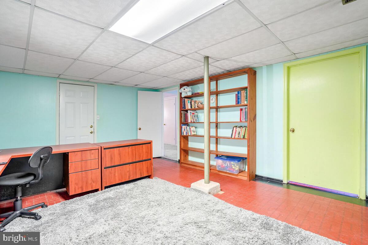 14004 Pond View Road Silver Spring, MD 20905 - Photo 23 of 33 Mud room / Office