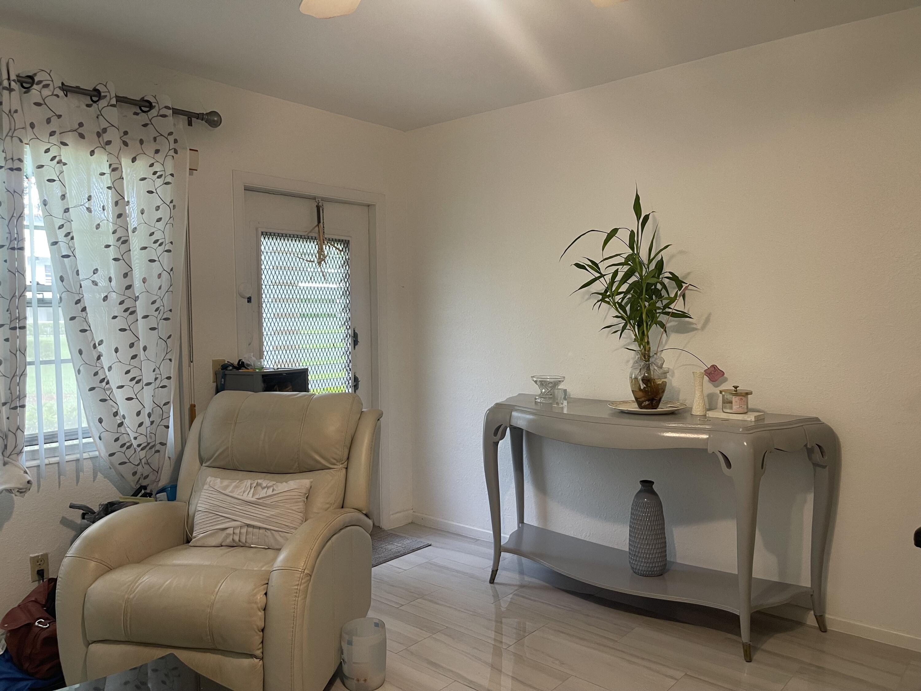 49 Mansfield B Boca Raton, FL 33434 - Photo 26 of 31 a living room with furniture and window