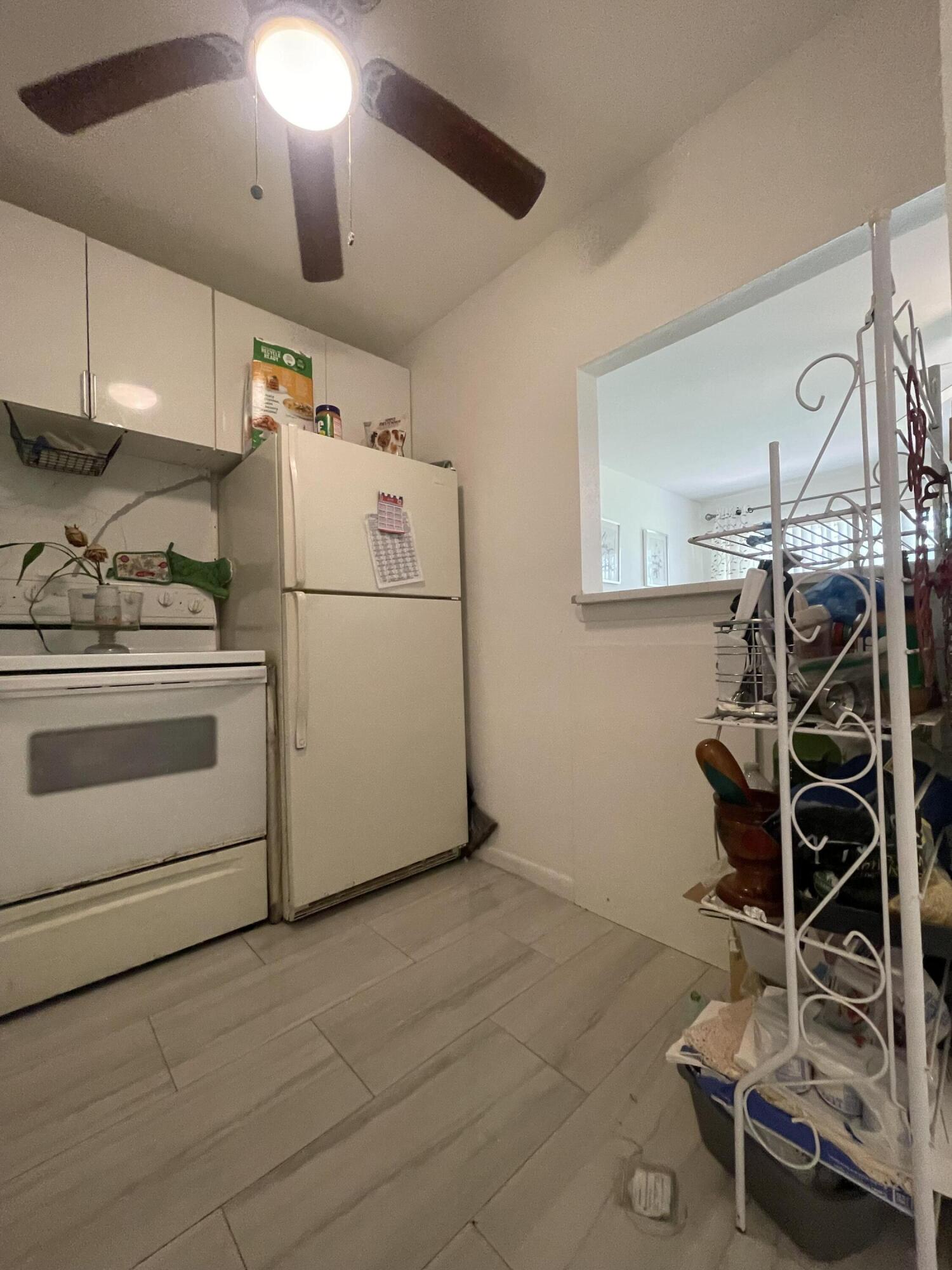 49 Mansfield B Boca Raton, FL 33434 - Photo 10 of 31 a utility room with dryer and washer