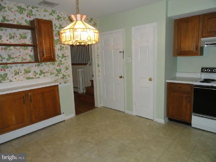 536 Upper Weadley Road Wayne, PA 19087 - Photo 7 of 13 Kitchen