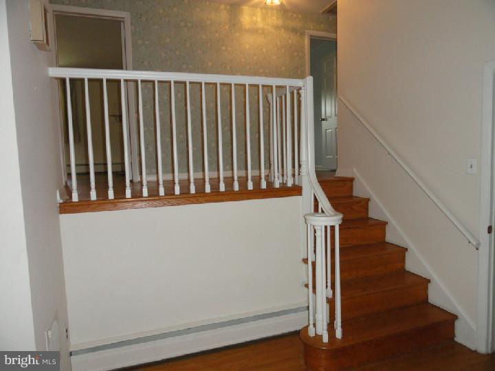 536 Upper Weadley Road Wayne, PA 19087 - Photo 9 of 13 Foyer