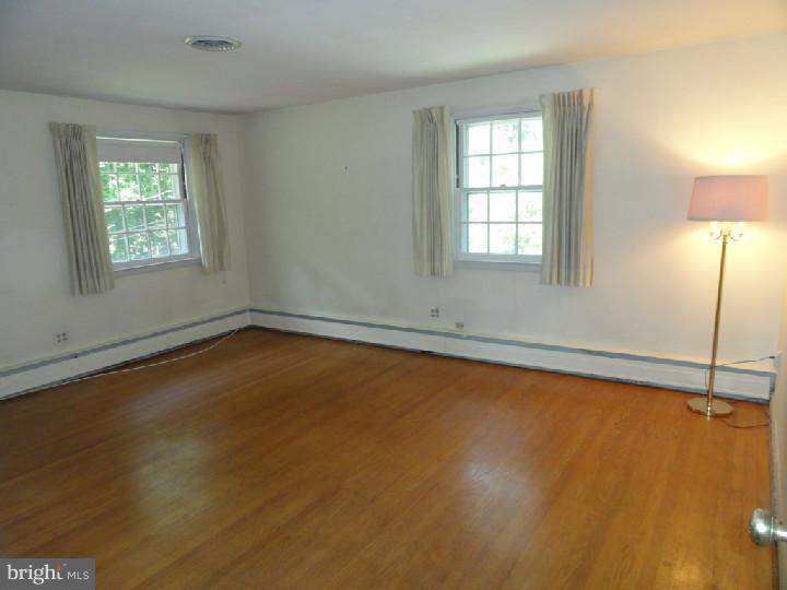 536 Upper Weadley Road Wayne, PA 19087 - Photo 10 of 13 Bedroom - Main